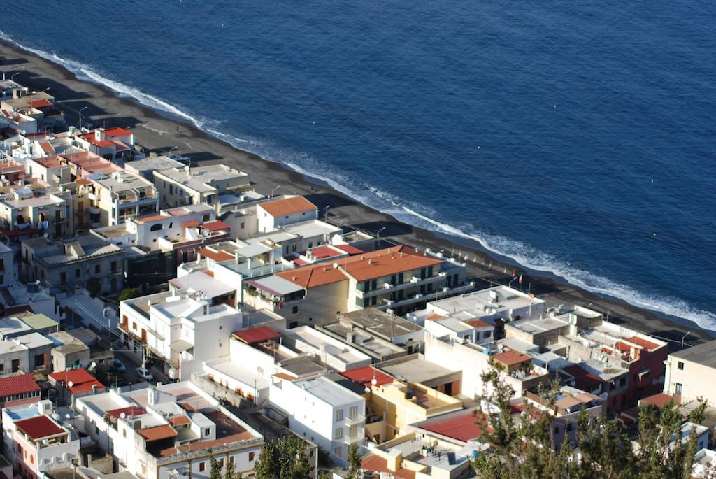Vulcanoconsult Appartamenti Spiaggia Lipari  Bagian luar foto